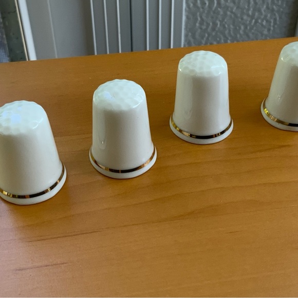 Fenton China Company Bone China Cat Thimbles (Set of 6) - Picture 4 of 6